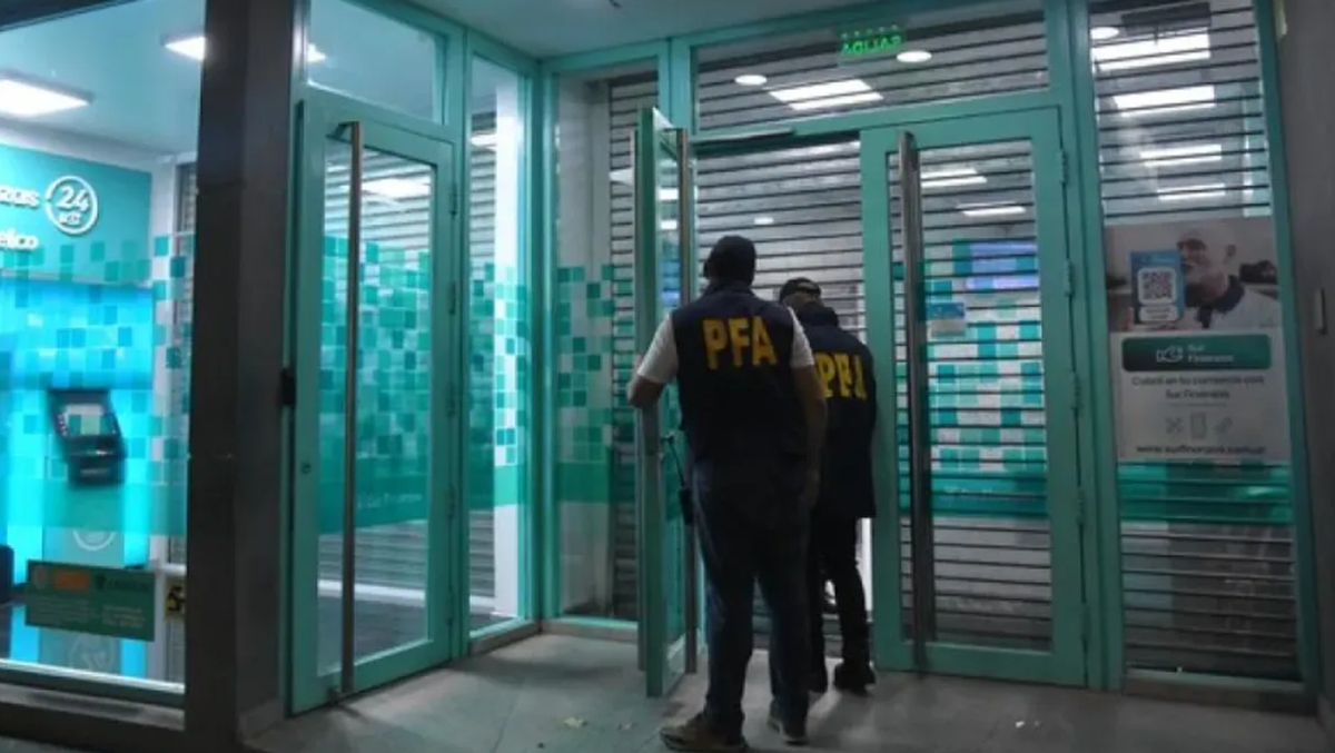 Ignacio Uzquiza fue citado a indagatoria en la causa que investiga presuntas maniobras de lavado vinculadas a Sur Finanzas. Ignacio Uzquiza fue citado a indagatoria en la causa que investiga presuntas maniobras de lavado vinculadas a Sur Finanzas.