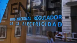 el enre dispuso que edenor y edesur deberan medir el consumo electrico todos los meses