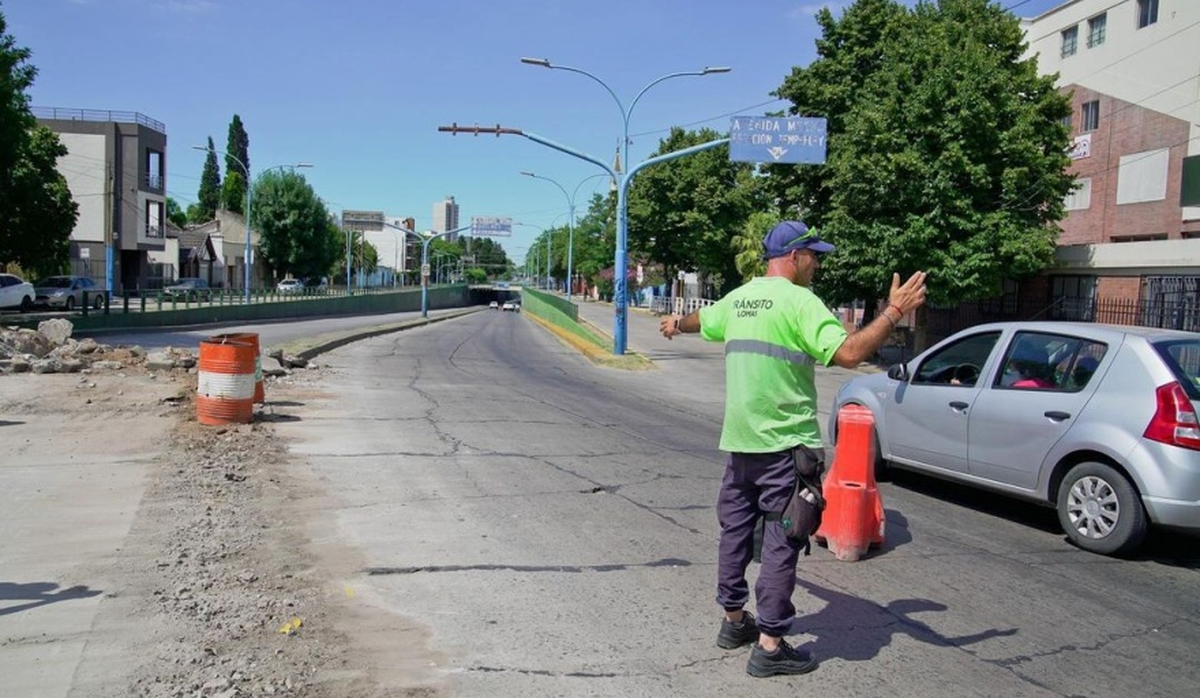 Desde la mañana de este jueves el tránsito del paso bajo nivel de Temperley se encuentra cerrado.
