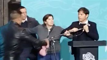 Kicillof recibió a la mujer que lo increpó en Brandsen