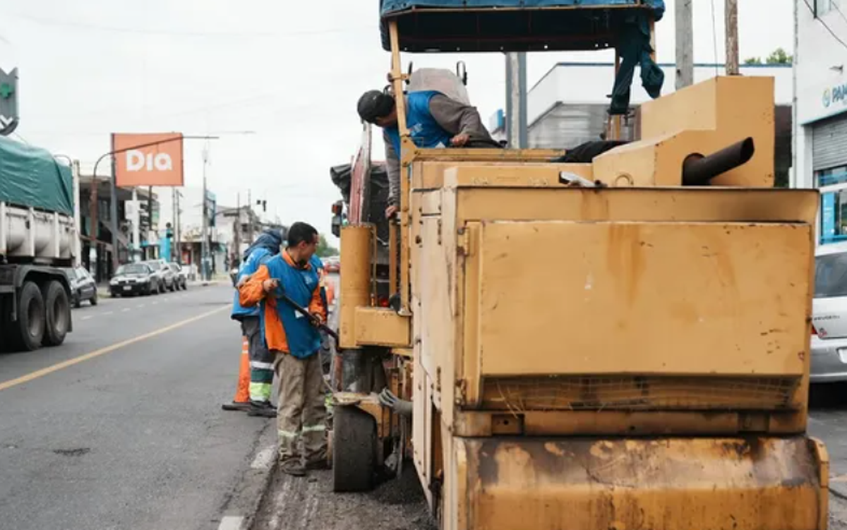 El Municipio dispuso cortes en Melber y desvíos para tránsito liviano y pesado, con cambios en paradas de colectivos en la zona intervenida.