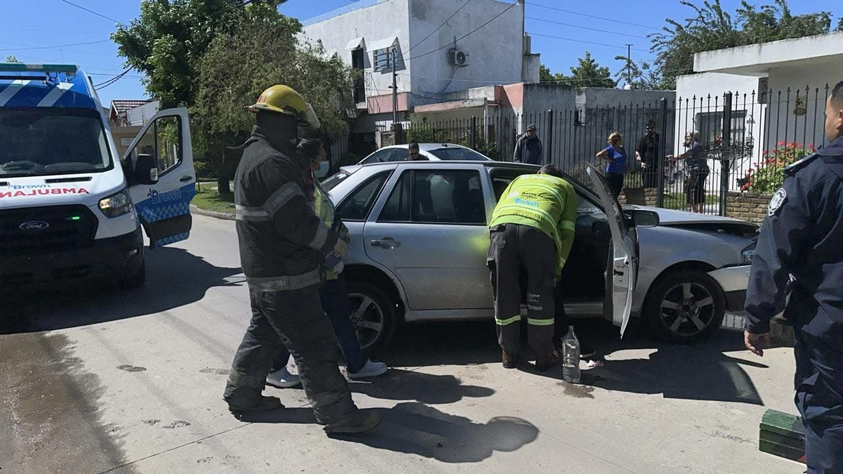 Personal médico atendió al conductor. Personal médico atendió al conductor.