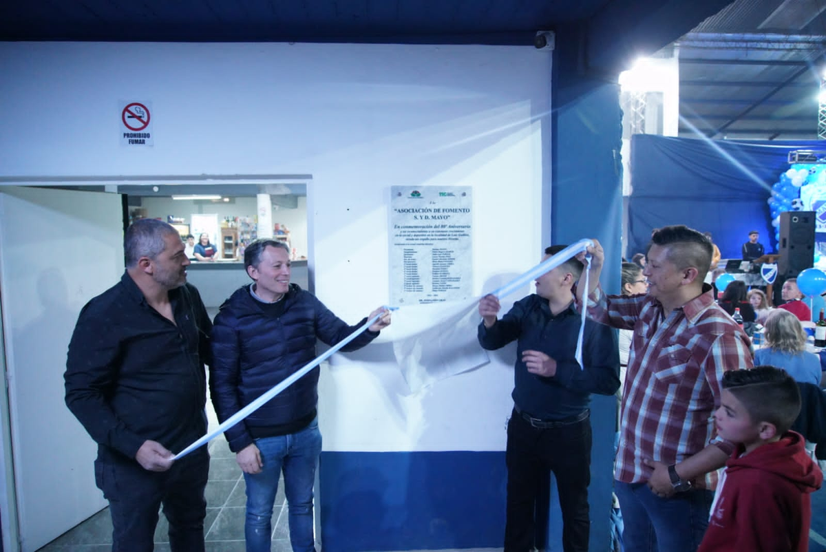 Durante el festejo, el intendente otorg&oacute; un subsidio a las autoridades del club.