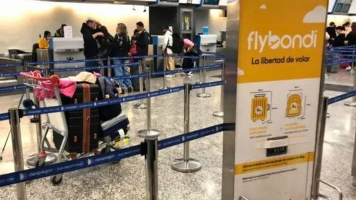 Las agencias de viajes dejaron de ofrecer pasajes de Flybondi en medio de las cancelaciones y la crisis financiera.