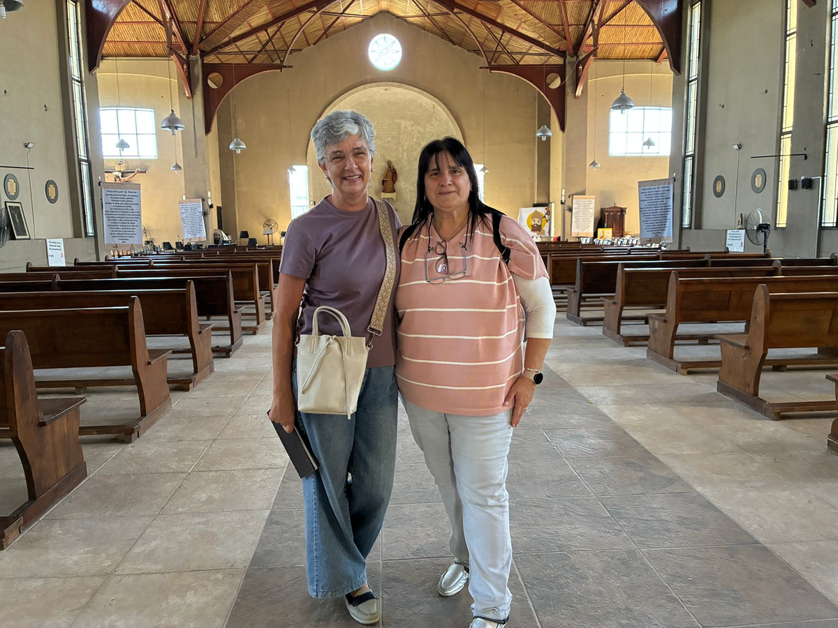 Silvina y Ileana, ministras de la capilla. Silvina y Ileana, ministras de la capilla.