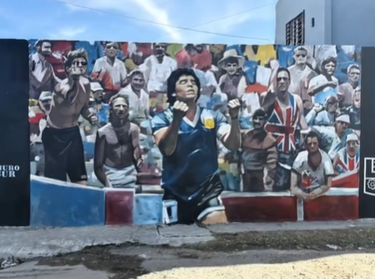 Murales de Muro Sur en Fiorito en homenaje a Diego Maradona a 40 años del partido ante Inglaterra en México 86.