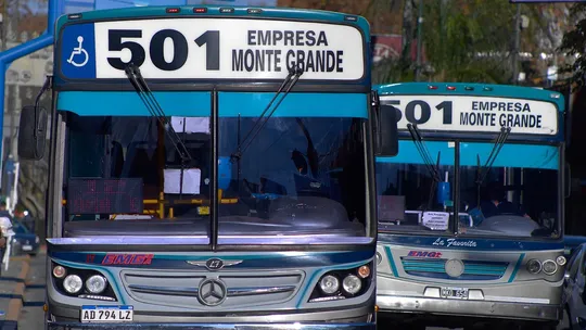 Los colectivos de Empresa Monte Grande circulan este jueves, aunque con menor frecuencia