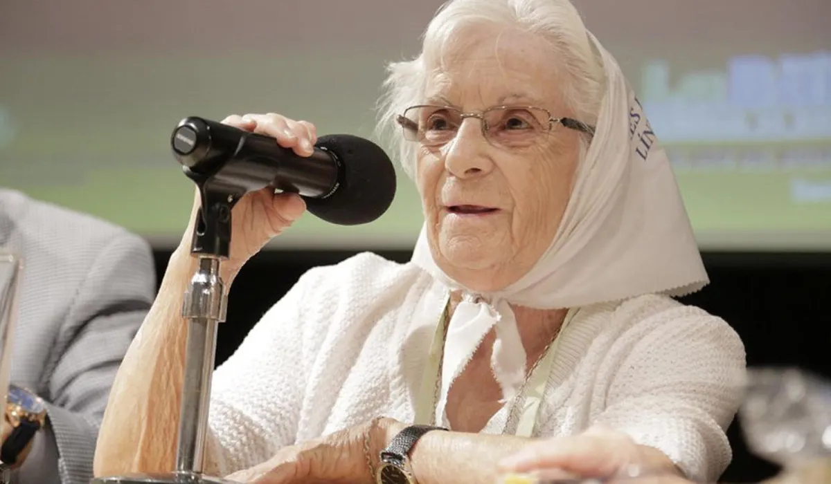 Su historia est&aacute; atravesada por el secuestro y desaparici&oacute;n de su hija Beatriz Sarti, ocurrido el 17 de mayo de 1977.