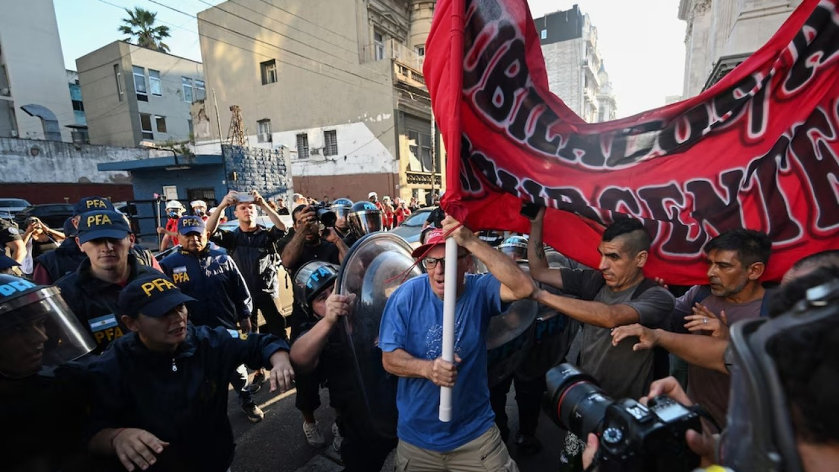 La denuncia acusa a algunos manifestantes del delito de sedición.