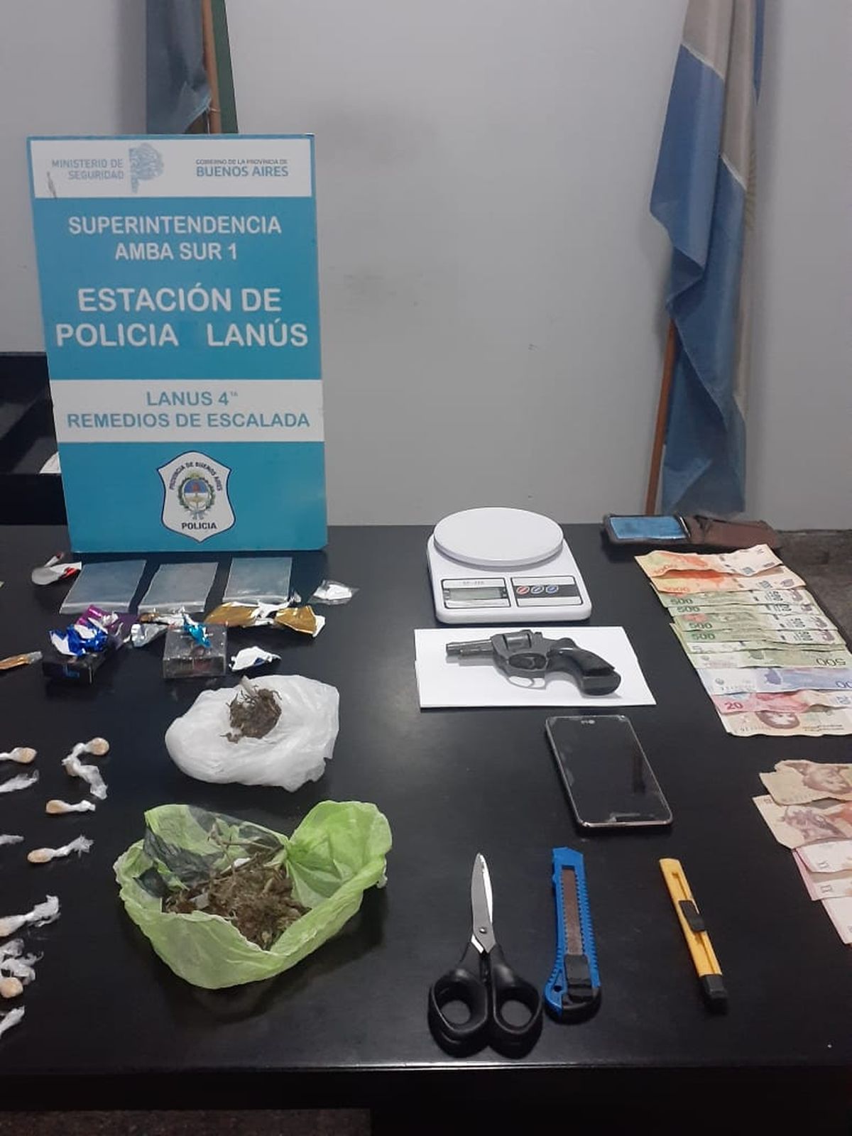 Lanús: cayó una banda por venta de droga tras 4 allanamientos
