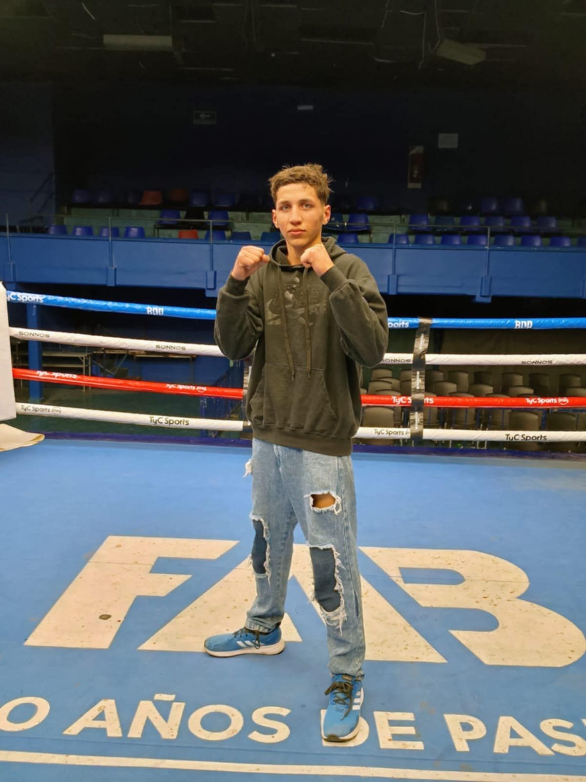 Lucas Coria, el boxeador de Lomas que quiere viajar a México. 