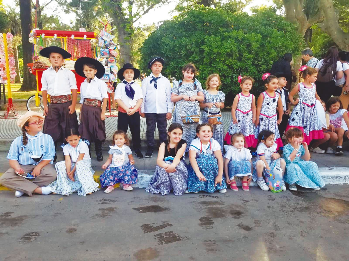 La iniciativa de El Volcador del año pasado con niños tradicionalistas. 