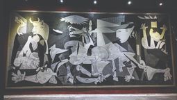 El Guernica representa los horrores de la guerra, a partir del bombardeo a la ciudad española de Guernica.