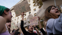 ni una menos: miles de mujeres marchan frente al congreso contra los femicidios