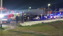 fatal accidente en 9 de abril sobre camino de cintura: una camioneta volco y murio su conductor