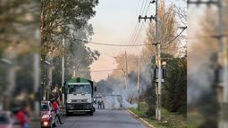 Una camioneta se incendió en Canning y los vecinos bajaron de los autos para extiguirlo