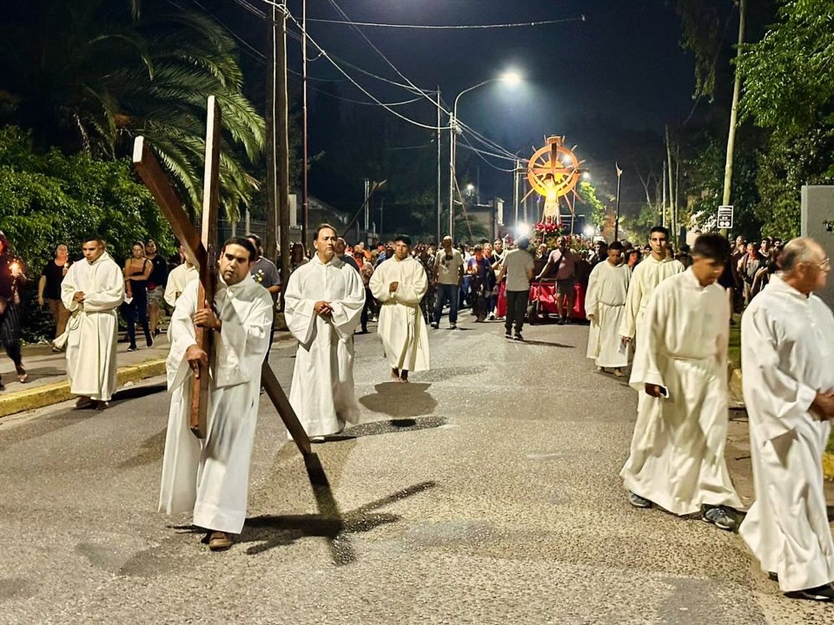 Im&aacute;genes de las actividades del V&iacute;a Crucis realizadas en Almirante Brown.