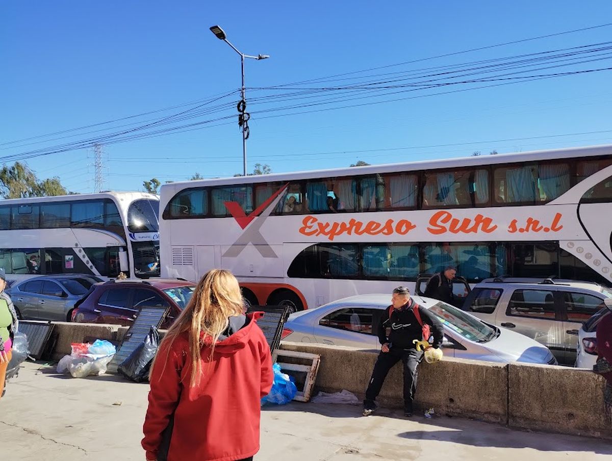 Los tours siguen llegando a la zona de La Salada.