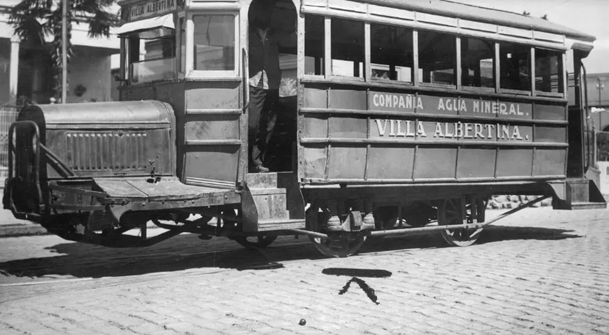 Antiguo camión de Villa Albertina, una postal histórica del barrio en el marco de su 116° aniversario. Antiguo camión de Villa Albertina, una postal histórica del barrio en el marco de su 116° aniversario.