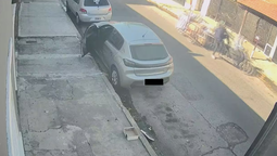 lanus: ladrones le robaron el auto a una mujer que estaba con su bebe y su sobrina