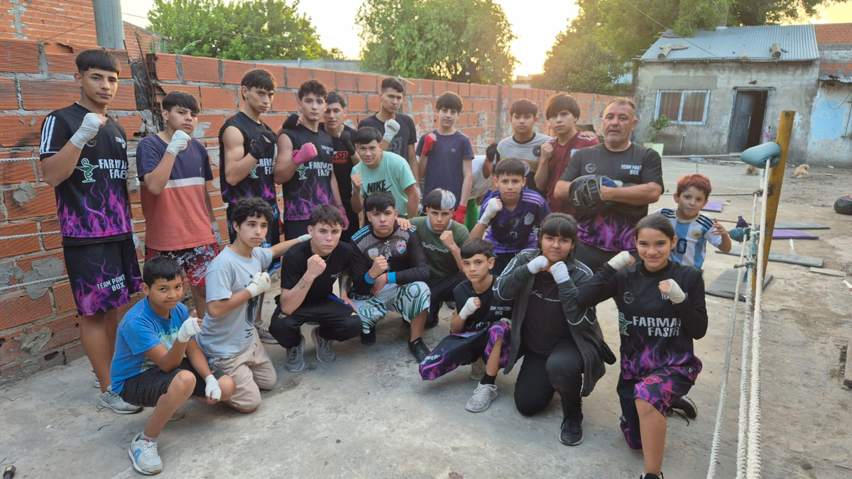 El humilde gimnasio está situado en la localidad de José Mármol, Almirante Brown. El humilde gimnasio está situado en la localidad de José Mármol, Almirante Brown.