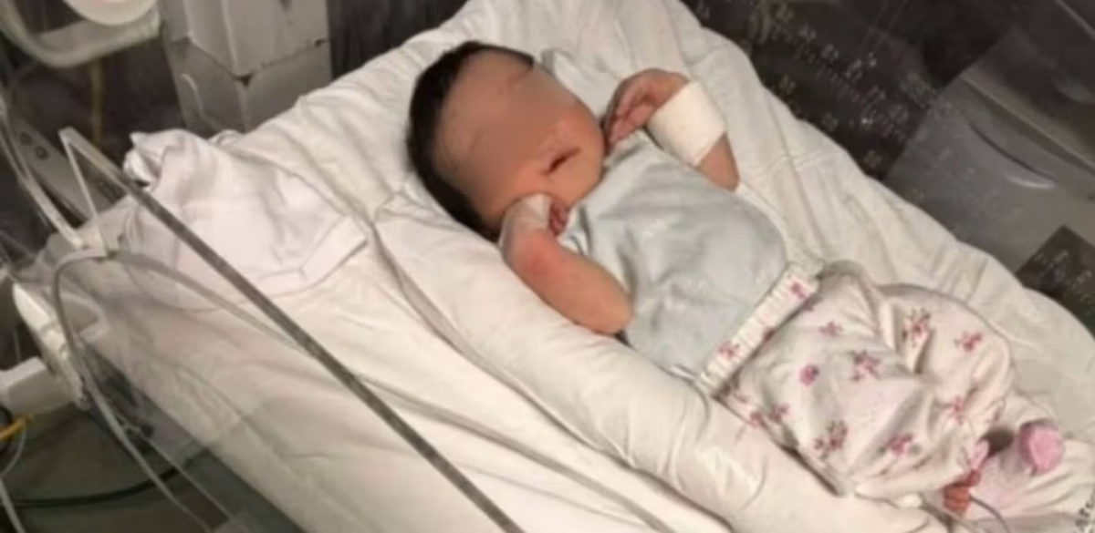 La bebé fue asistida en el Hospital Iriarte de Quilmes. 