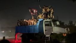 san vicente: la entrada viral de un grupo de egresados en un camion