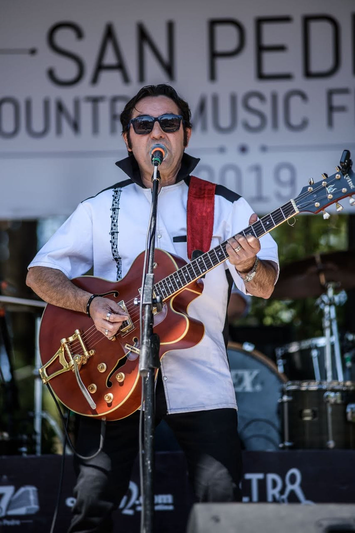 Dar&iacute;o Enr&iacute;quez es vecino de Monte Grande y el guitarrista y la voz principal de la banda.