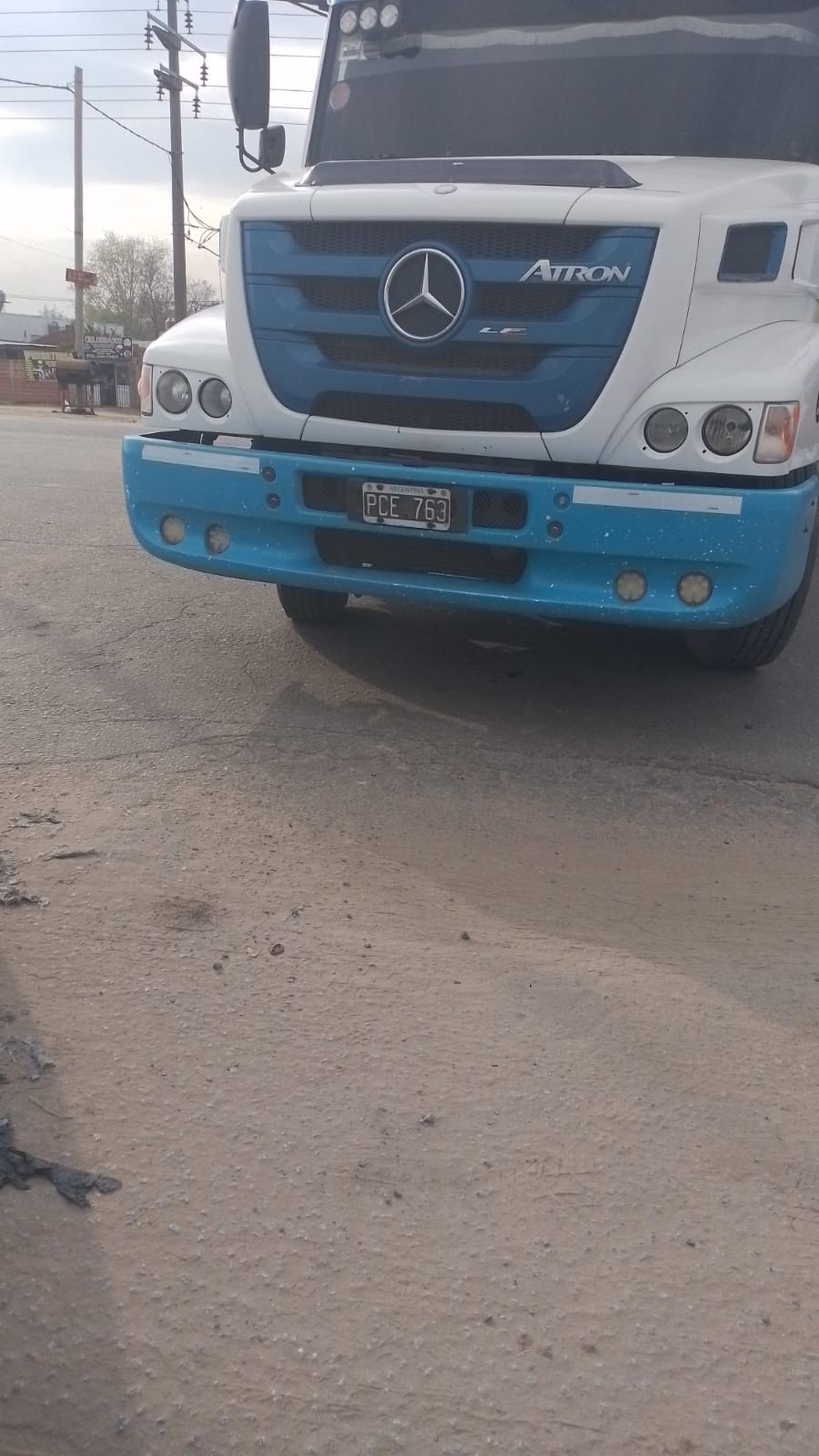 El camión que participó del accidente en Alejandro Korn.