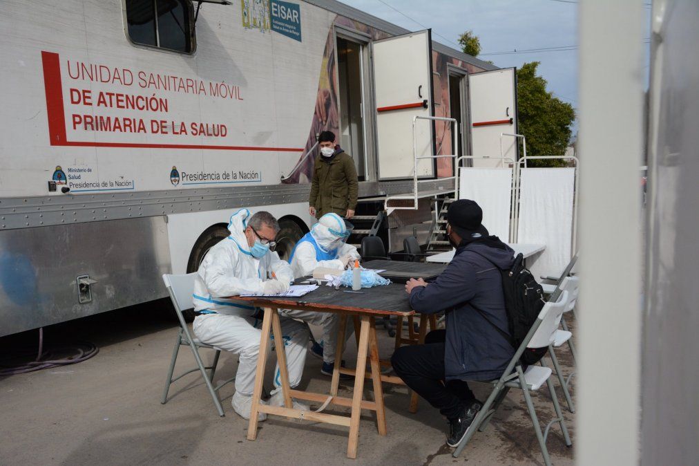 Operativo sanitario para detectar casos de coronavirus en Villa Albertina, Lomas de Zamora.