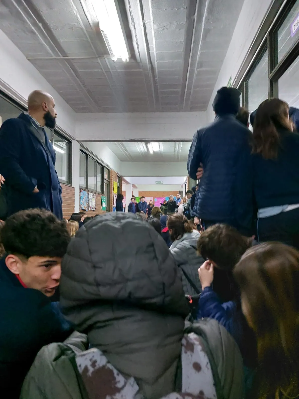La sentada que realizaron los alumnos el pasado viernes.