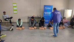 lomas lanza capacitaciones gratuitas de rcp en distintos barrios