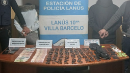desbaratan un punto de venta de drogas en lanus y detienen a cuatro personas