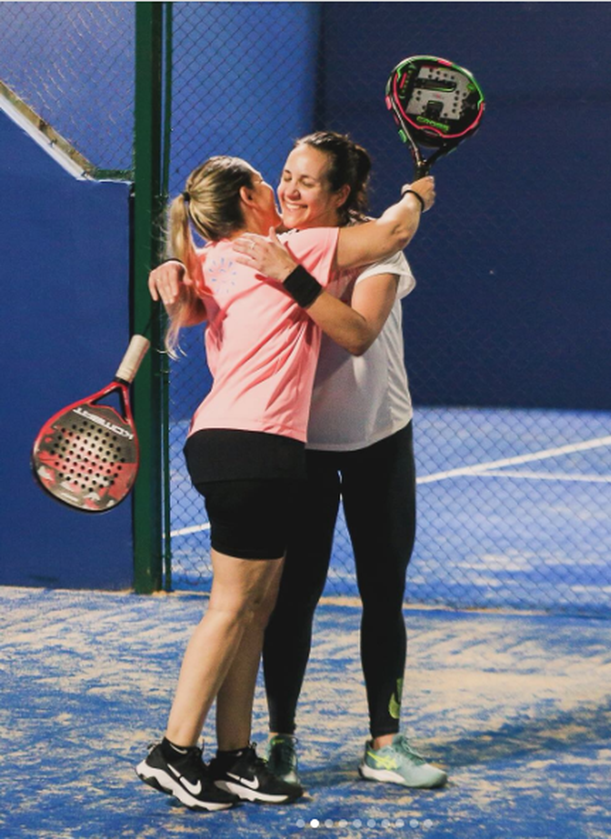 Camaradería y competencia en el pádel de Canning.
