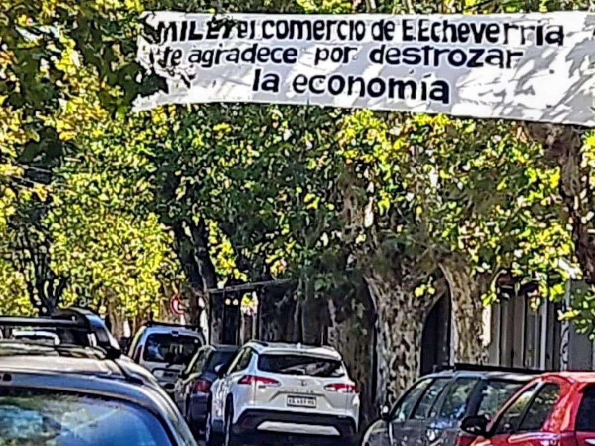 El pasacalles que estuvo colocado en Las Heras al 300 en el centro de Monte Grande. 