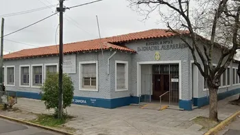 Escándalo en una escuela de Temperley por una presunta estafa con camperas de egresados