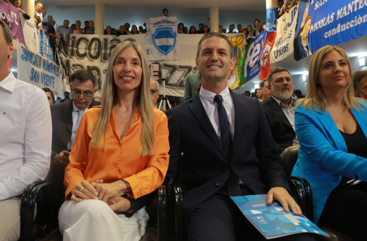 El intendente Nicol&aacute;s Mantegazza junto a su esposa Daniela Lasalle, tambi&eacute;n secretaria del Ejecutivo.