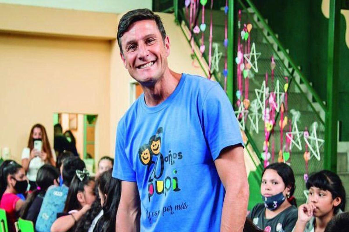 El Pupi presentó la nueva camiseta de Talleres de Remedios de