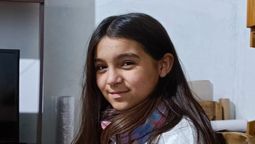 de espana a monte grande para jurar lealtad a la bandera: la emotiva historia de nur, de 11 anos