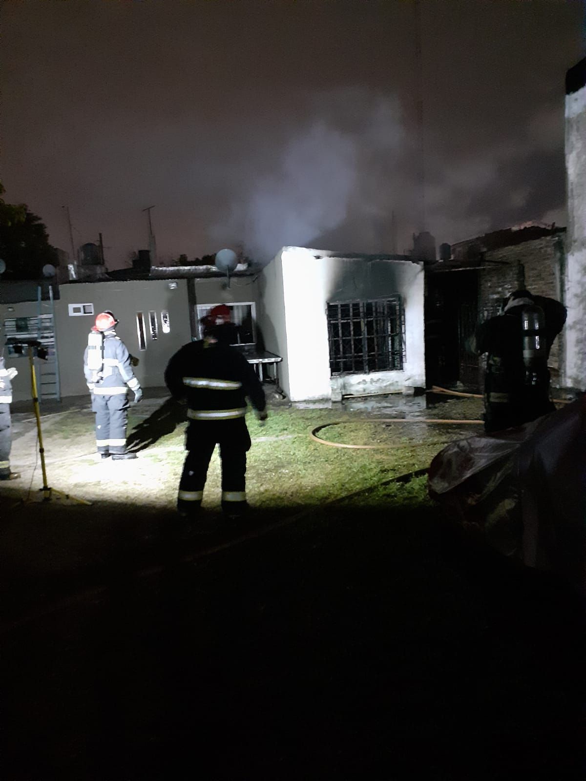 Incendio y tragedia en Lanús: falleció un jubilado