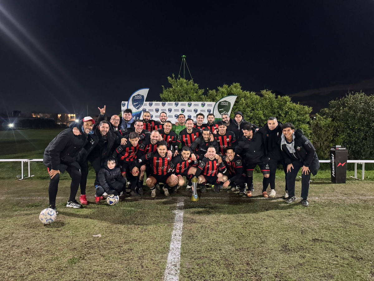 Otra vuelta más: Lagos de Canning goleó 4-1 a San Eliseo y se coronó campeón del Apertura de Junior Otra vuelta más: Lagos de Canning goleó 4-1 a San Eliseo y se coronó campeón del Apertura de Junior