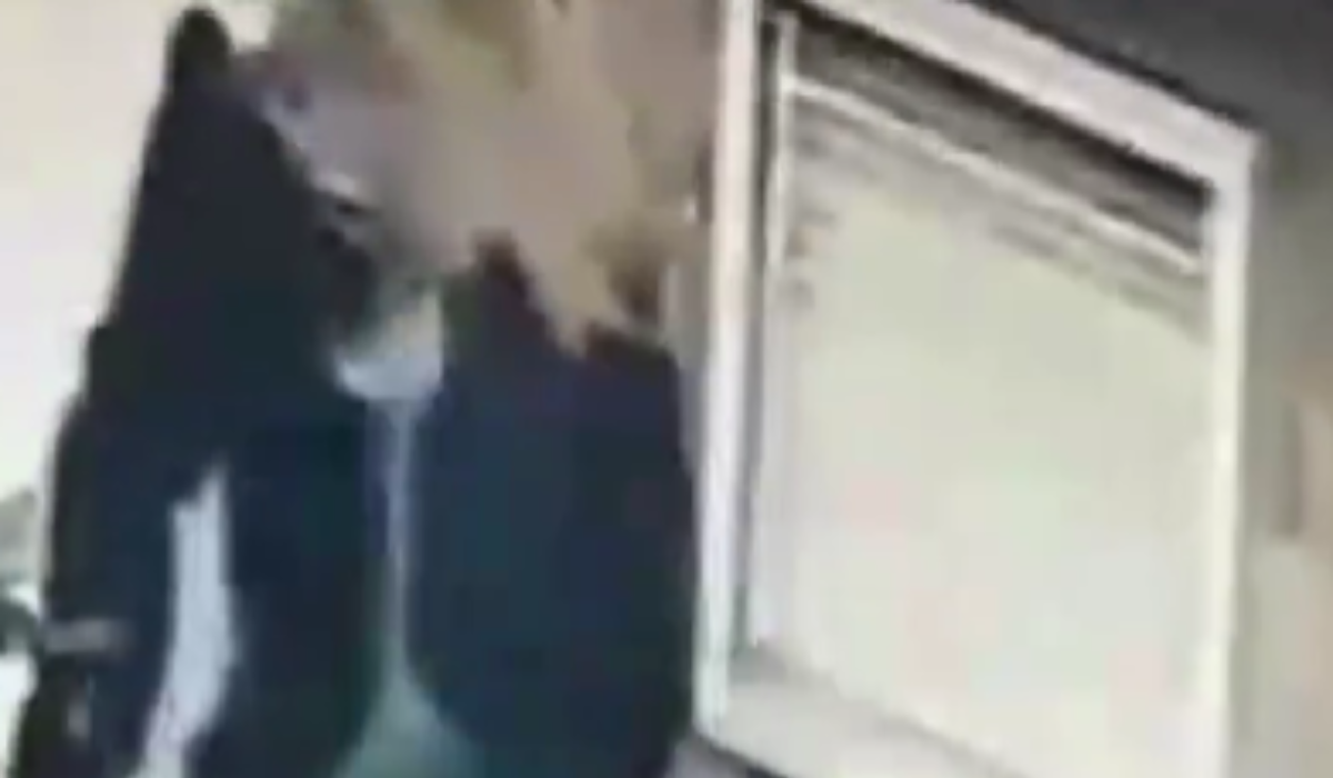 El hombre fue atacado por cinco delincuentes frente a su casa de Lanús. 