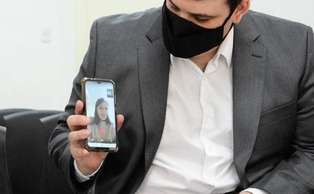 Desde Japón, Agustina presencia el casamiento en Temperley.