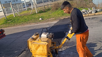 Continúan los trabajos de bacheo en El Jagüel