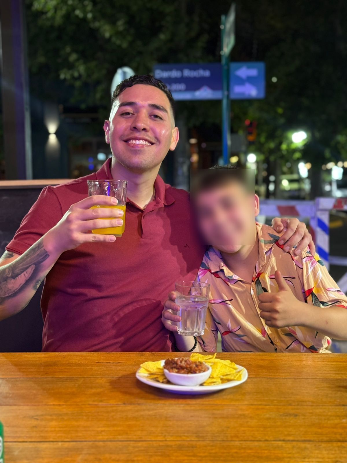 Cardona aseguró que no recibe dinero por los videos, y que las únicas ganancias que tuvieron fueron invitaciones a comer o colaboraciones pequeñas.