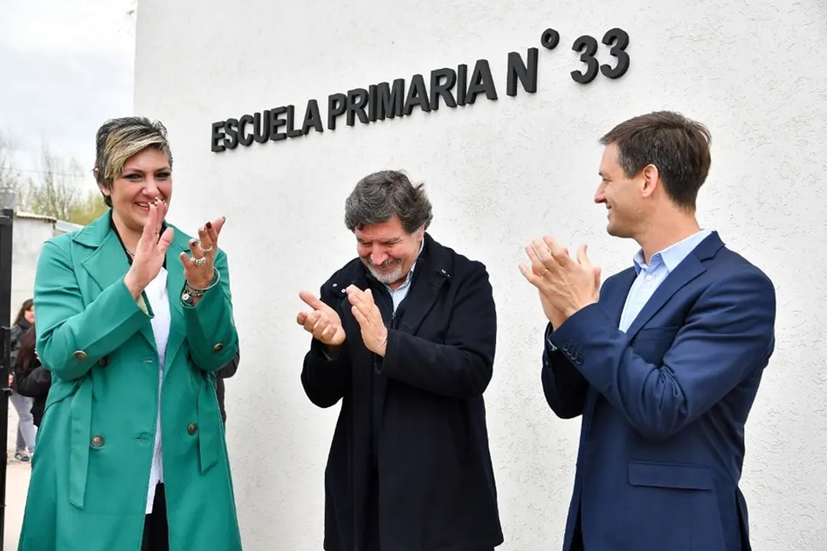 Los funcionarios inauguraron la etapa 1 de la Escuela Primaria N°25 Anexo del Barrio San José.