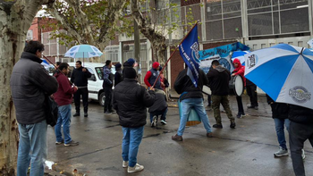 Protesta y corte frente a Edesur en Monte Grande por denuncias de precarización laboral