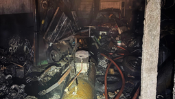 voraz incendio en un taller mecanico de lanus