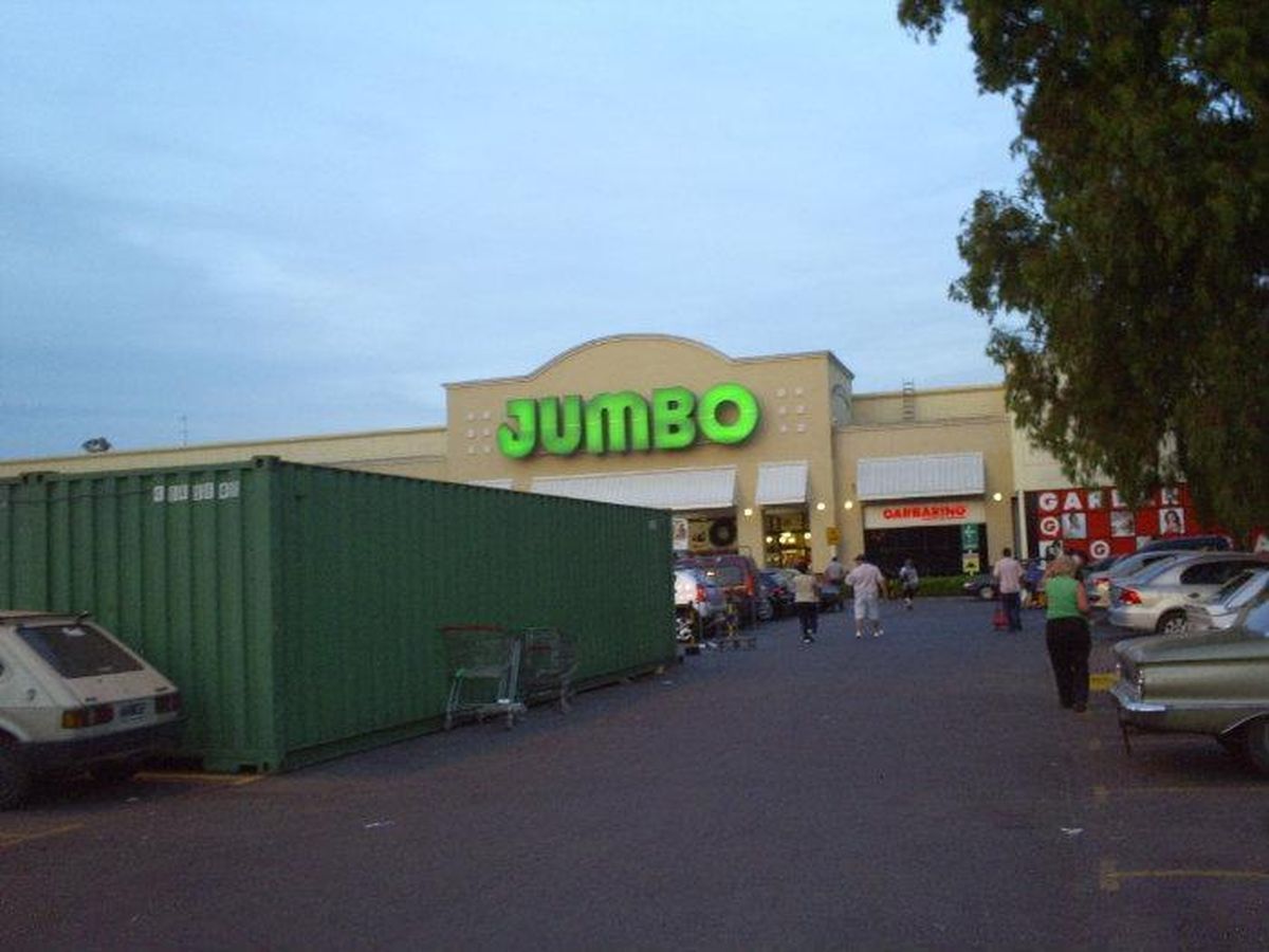 La cadena de supermercados Jumbo abrió la vacante para un puesto en ventas.