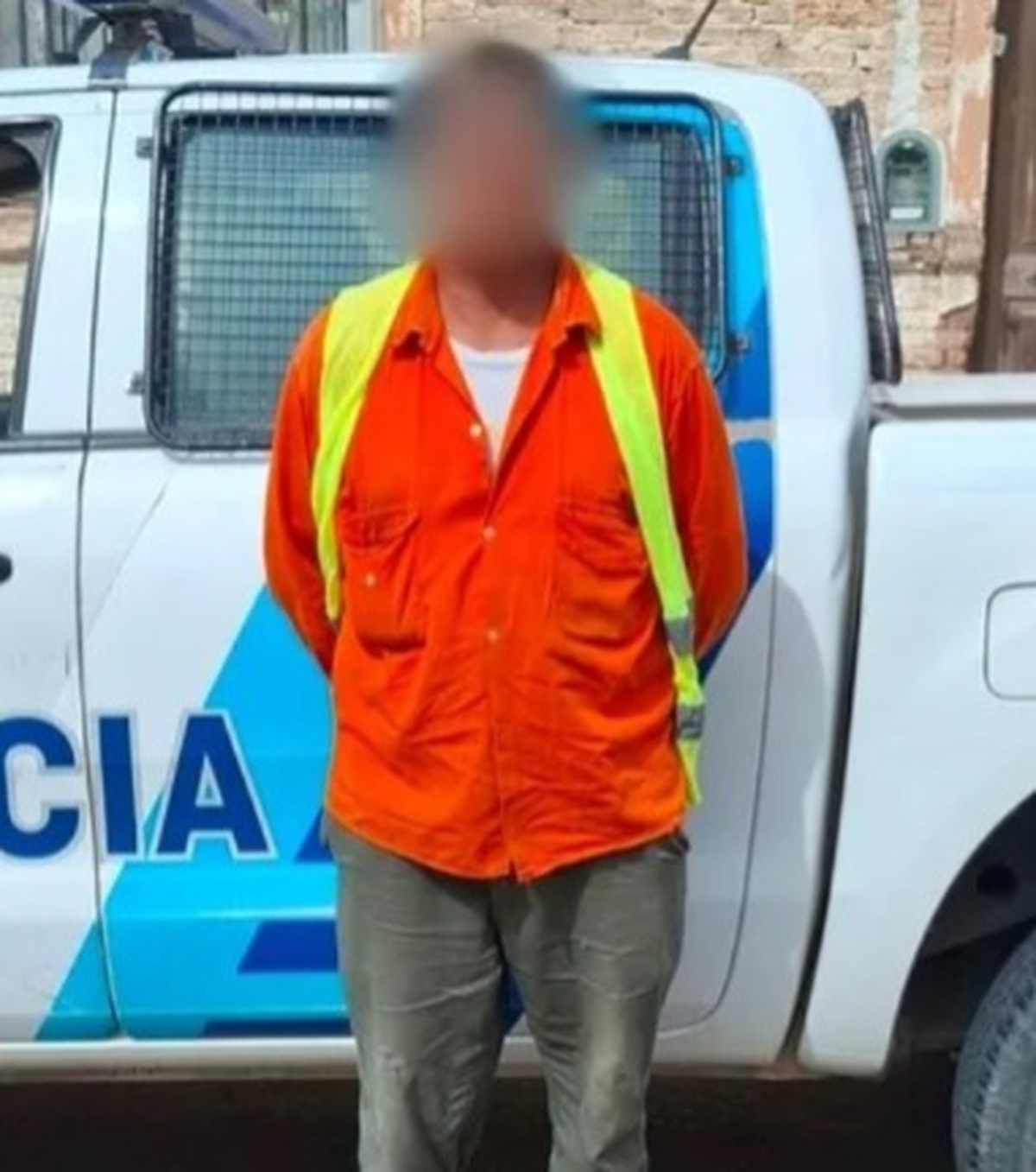 Las personas ofrec&iacute;an trabajos de alba&ntilde;iler&iacute;a en las casas.